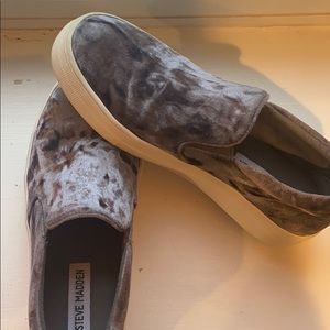 great condition Steve Madden velvet slip on shoes